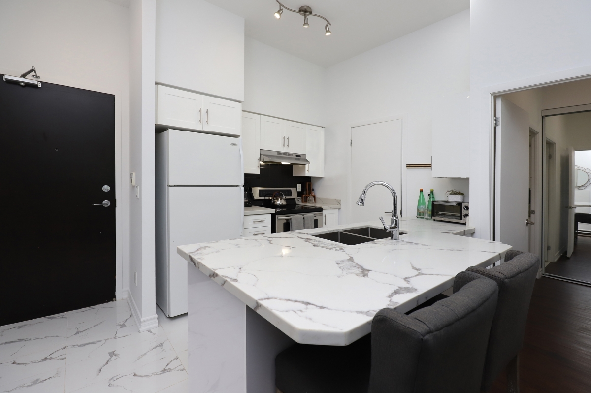 lyndacowan's tweet photo. #FORSALE 231 Fort York Blvd, Unit #118, $839,900, #Toronto Walkout 260 Ft Gated Terrace With Mature Privacy Trees And Shrubs. #FortYork Click for more information about this listing: https://t.co/wMdvh7NGrJ https://t.co/8Kc6RTzj5X