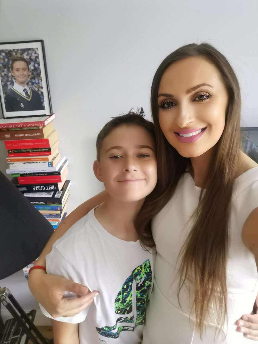 The last day of primary school is actually just the beginning of the new adventure🏫
So many great memories.. .
On the last day of school, all you can do is smile and say goodbye. Here's to the last day of school.
We are so proud of you❤️