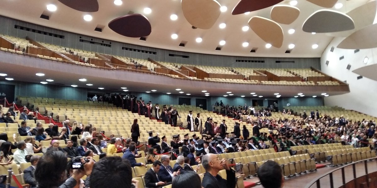 vectorpolitico's tweet photo. #AlMomento ingreso a la Aula Magna #UCV el cuerpo académico de las 11 facultades, dependencias e institutos.
#VectorPoliticoUCV
#Universitarios
@UCarabobo
@ULA_Venezuela
@LUZAdN
@UDO_VE
#UniversidadDeCarabobo
#ULA
#LUZ
#UDO https://t.co/2gEcxp7Iep