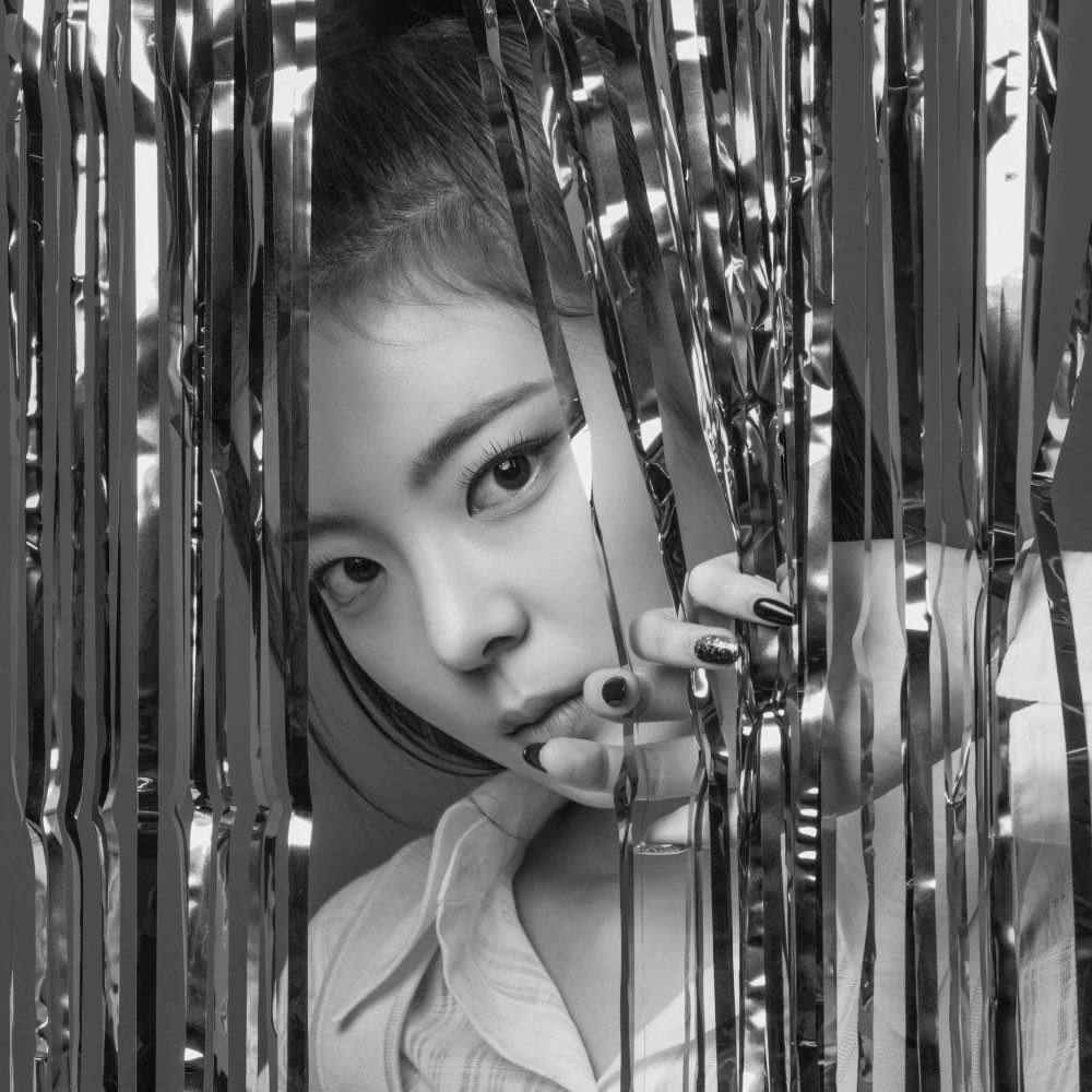 PopBase's tweet photo. Happy 23rd birthday to the talented Lia of ITZY. https://t.co/PTMoy8lqJ5
