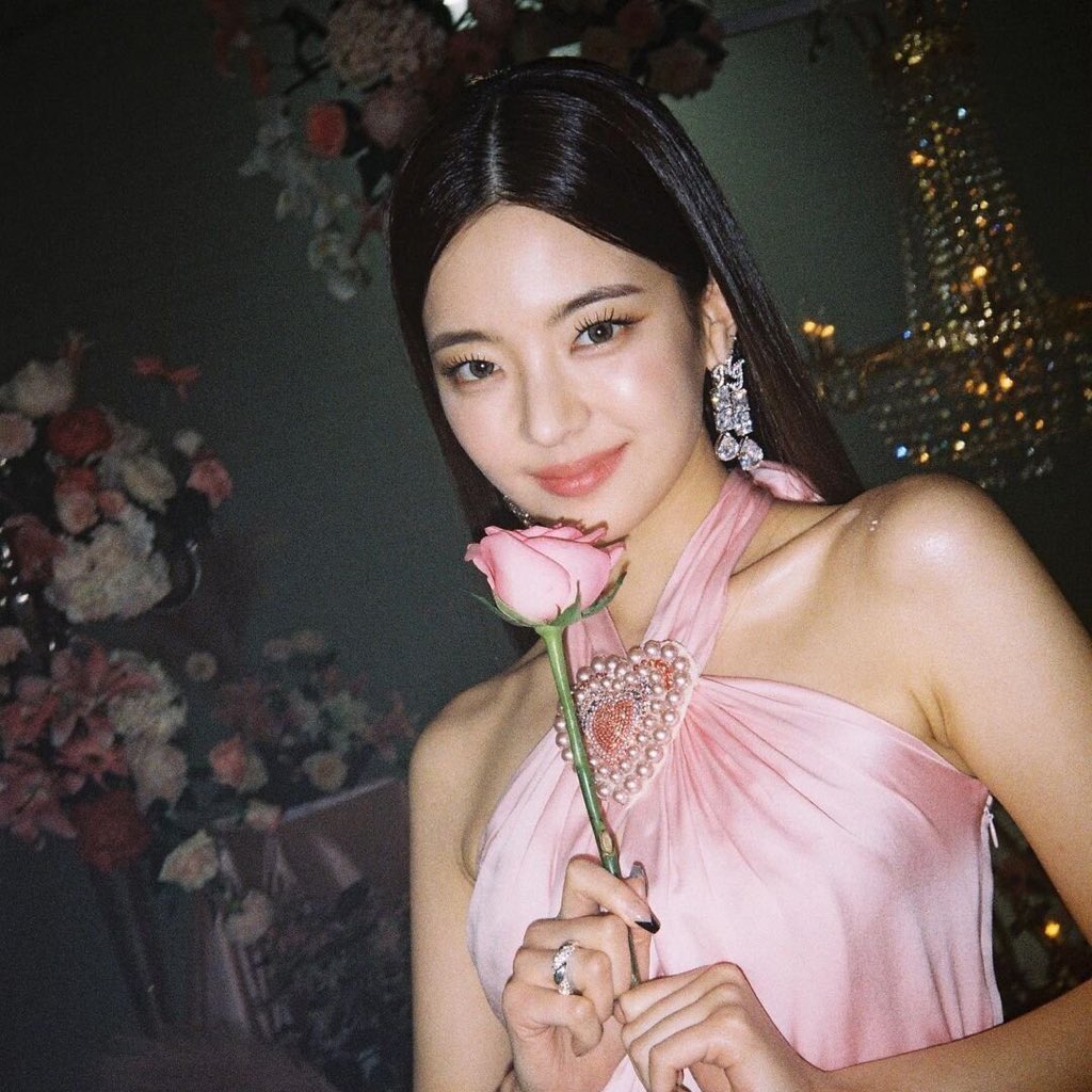 PopBase's tweet photo. Happy 23rd birthday to the talented Lia of ITZY. https://t.co/PTMoy8lqJ5