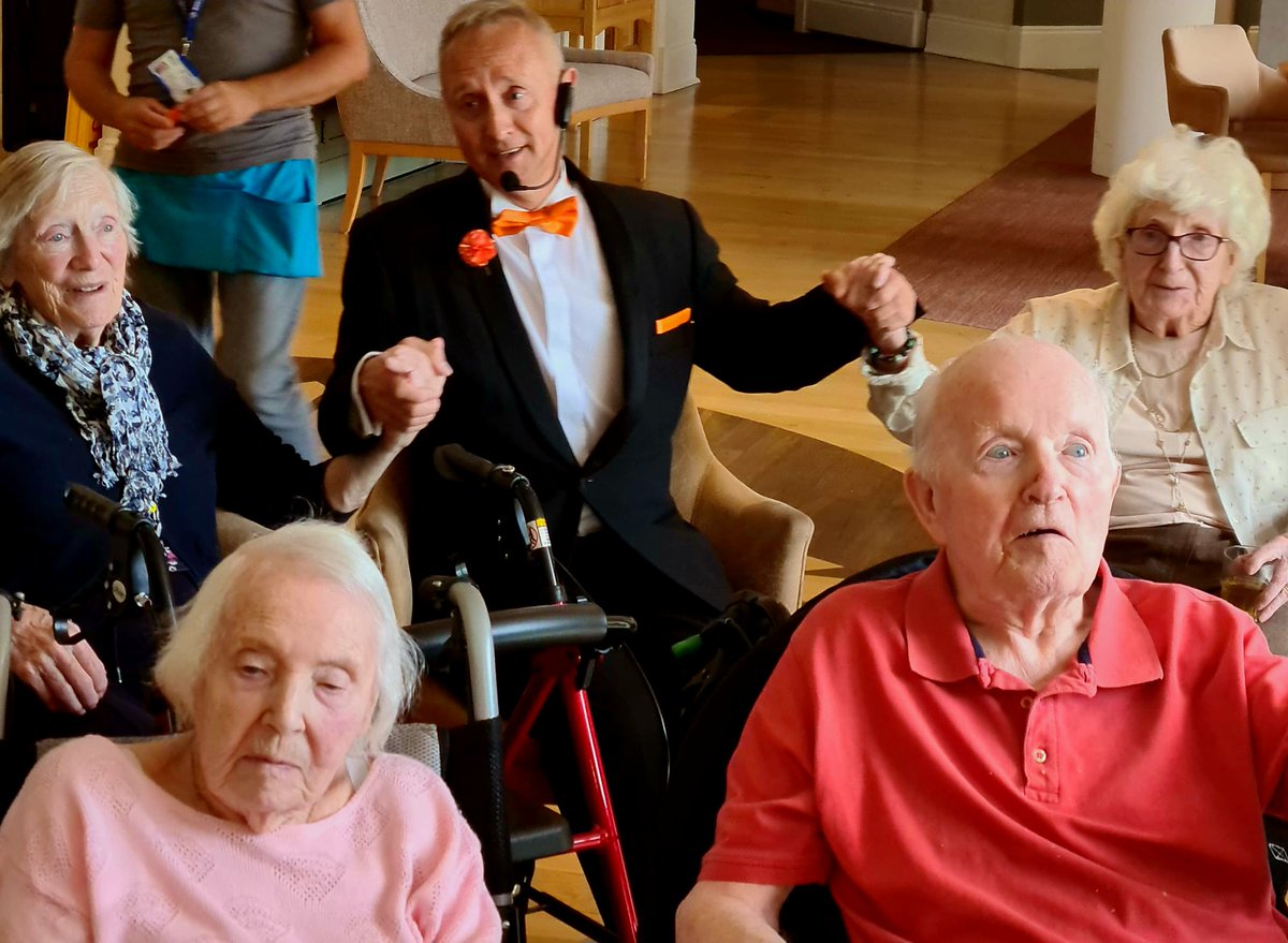 StarandGarter's tweet photo. #Sollihull residents enjoy entertainment from TheNiceNEasyCommunityGroup 🎤 https://t.co/5dRoDoSxzJ