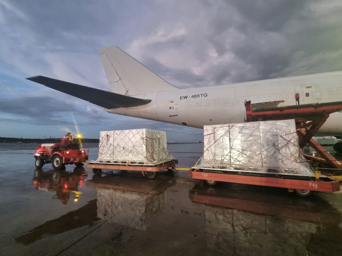 MinSaludVE's tweet photo. #EsNoticia🗞️| Llegó a Caracas un lote de Más de 1.1 millones de insulinas rusas para cubrir las necesidades de pacientes diabéticos a nivel nacional
#JuntosPorCadaLatido
#VenezuelaCapitalDeLaPoesia 
#EjércitoDeSalud
@NicolasMaduro
@MagaGutierrezV https://t.co/tsD89bbZB7