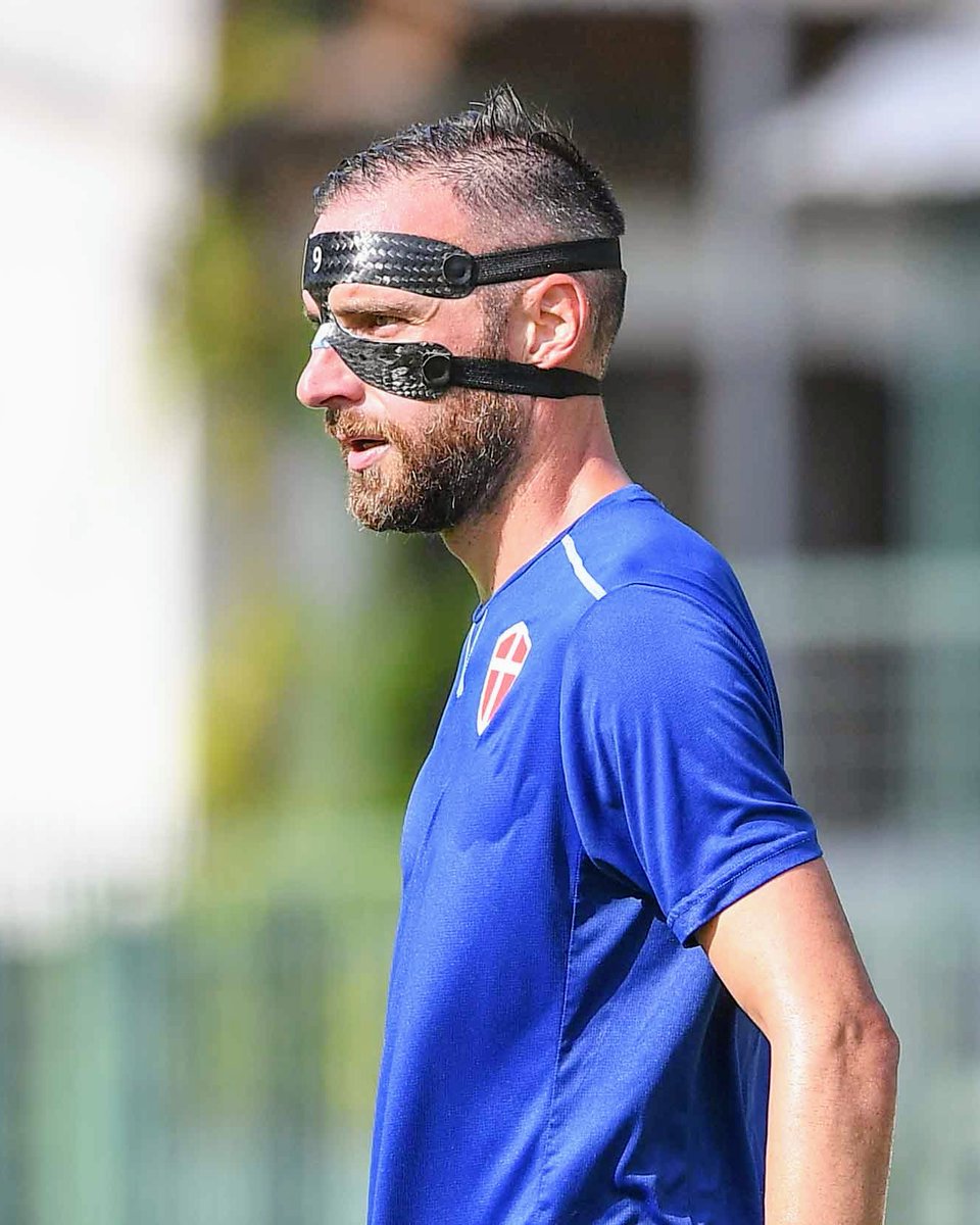 novarafootball's tweet photo. Osimhen 𝐦𝐨𝐝𝐞 𝐨𝐧 🦸🏻♂️
#Scappini
#ForzaNovara 🔵⚪ #NovaraFC #novarafootballclub #Novara #SerieC https://t.co/sK9RdEPzCQ