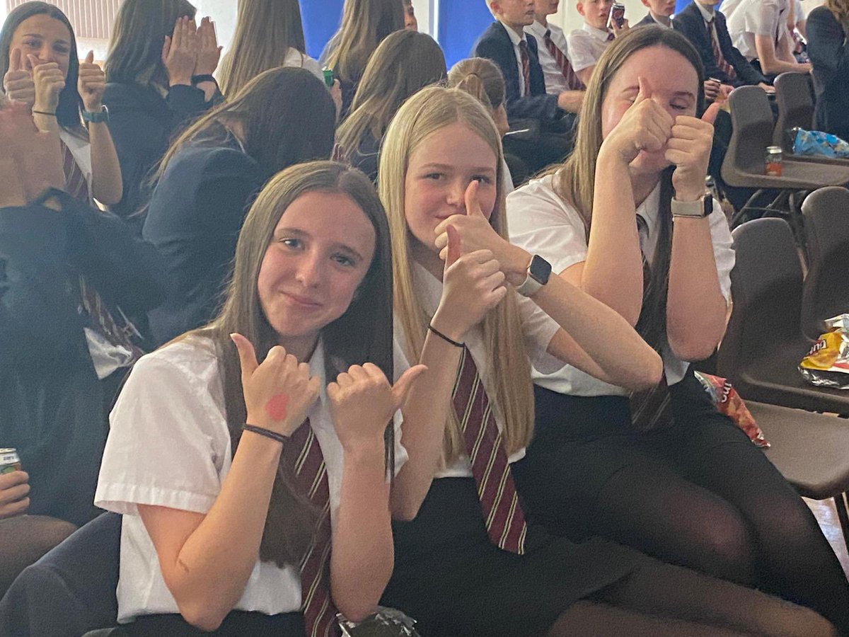 PATKingsSchool's tweet photo. More KS3 Graduation rewards, this afternoon, for our high achieving Year 9 students. 🎥 🍿 🍬 #KS3Graduation #prizes #endofyear #celebration #movieafternoon https://t.co/oyLDaZg0Lh
