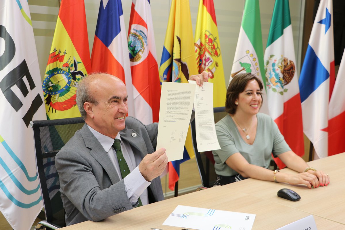 🤝Acercamos recursos educativos sobre #IA al alumnado iberoamericano de primaria y secundaria con @FUNGLODE y el @MitRaise.
✍️Nuestro secretario general,@JaboneroOEI; el presidente de Funglode, @LeonelFernandez; y la profesora del MIT @cynthiabreazeal han suscrito hoy el acuerdo.