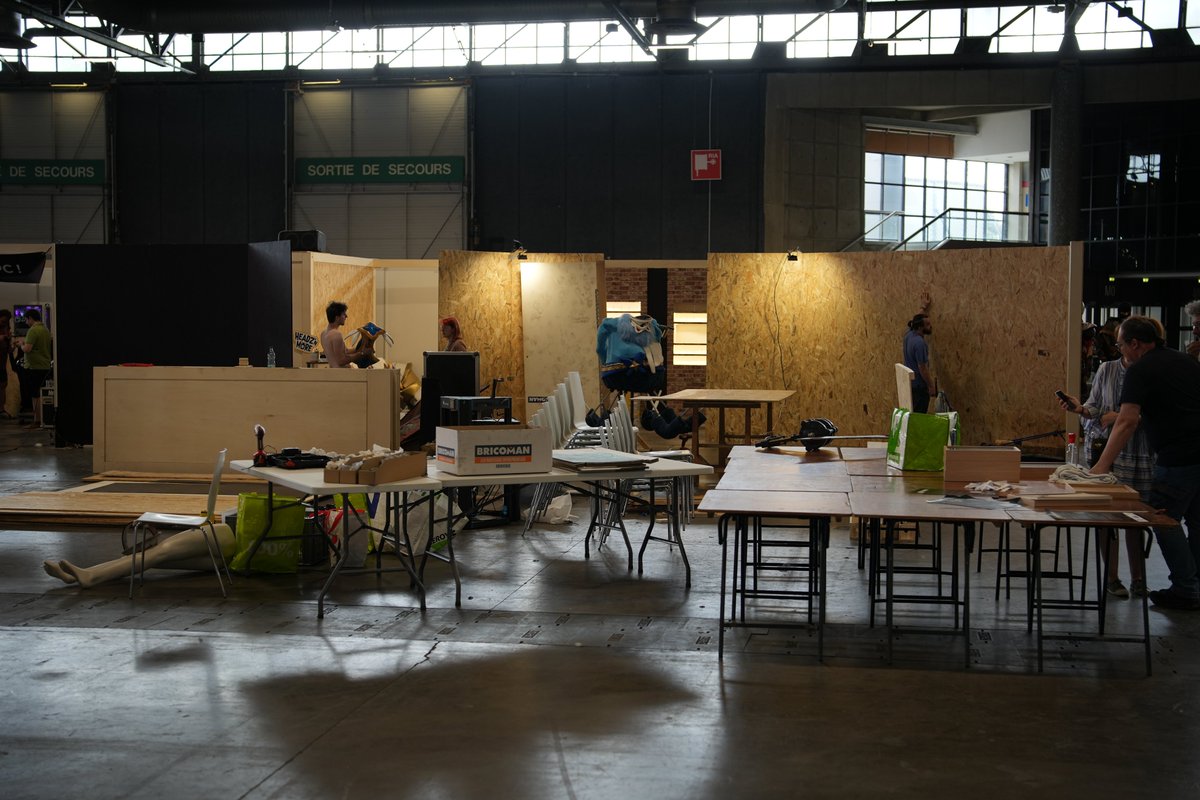 FPG_CreativeLab's tweet photo. Il y une semaine c'était le premier jour de la Japan Expo 2023...

Voici quelques photos du montage du stand 💪🚧

On remercie encore une fois notre partenaire @BricomanFrance  Aulnay-sous-Bois 💙

Et merci à notre photographe Aris pour ces clichés 📸 https://t.co/CuLZFPaSrN
