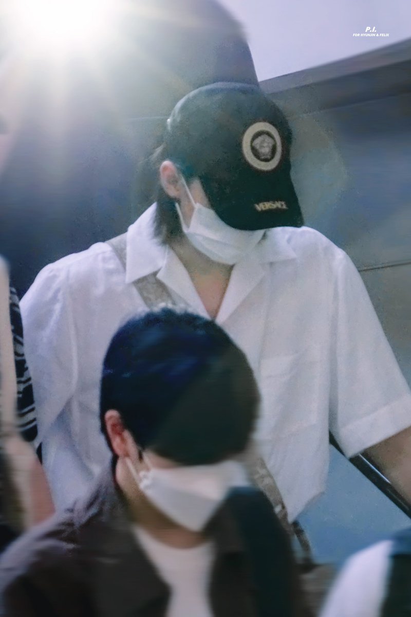 230719 🇫🇷

#스트레이키즈 #straykids #현진 #hyunjin #HyunjinForVersace