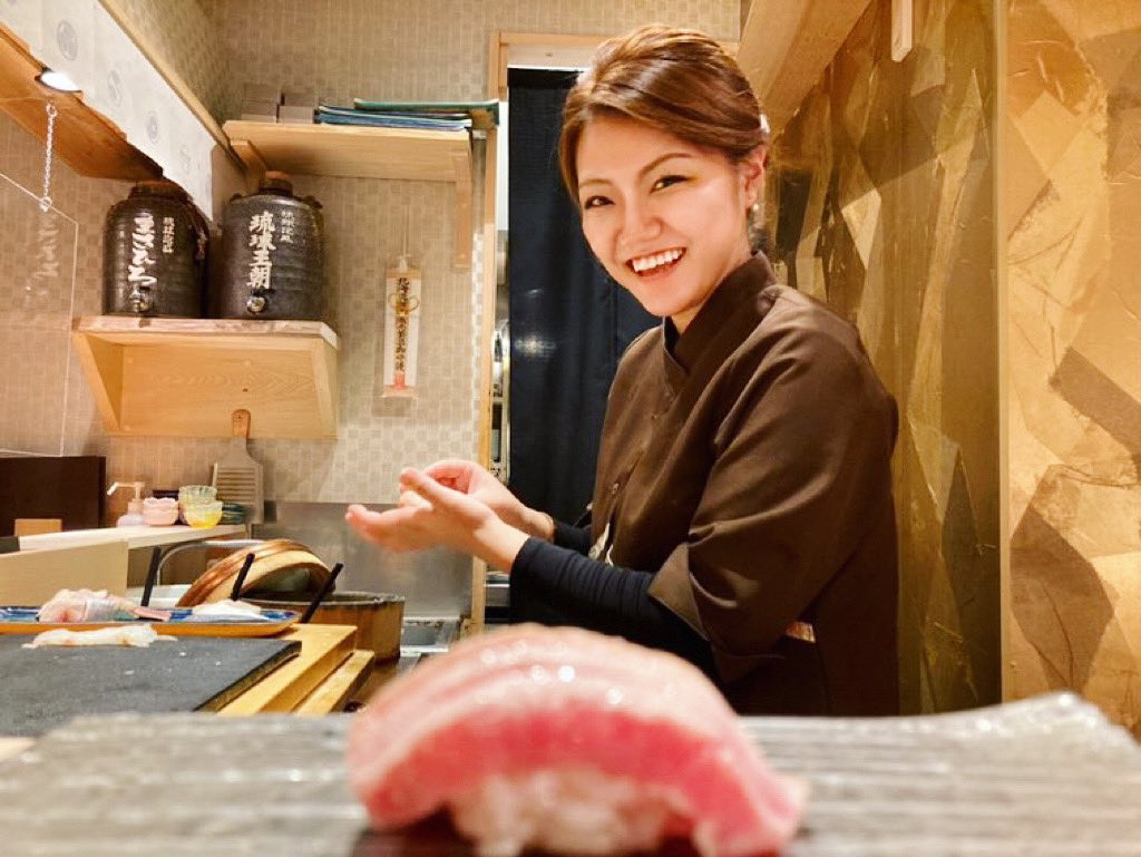 chimomo0510's tweet photo. 明日で卒業です‼️
悔いなく楽しみながら頑張ります🍣🍑
#札幌 #札幌グルメ #札幌寿司 #北海道グルメ #北海道寿司 #すすきの #すすきのグルメ #すすきの寿司 #札幌ワイン #すすきのワイン #札幌日本酒 #すすきの日本酒 #寿司職人 
#寿司職人と繋がりたい #寿司職人見習い  #女寿司職人  #女板前 https://t.co/ozL7Gc68WR