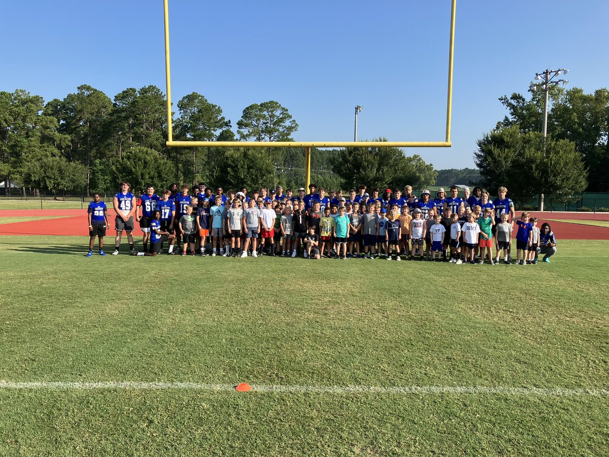 CoachJaredZito's tweet image. Another great SEB Youth Football Camp in the books! Thank you to all of our campers, their parents, our SEB players,coaches and trainers for a great Week! 

Go Jackets! #RiseToTheChallenge

@thejoshaubrey @SEB_Football @SEBHSAthletics @SEB_HighSchool 
@randylee14