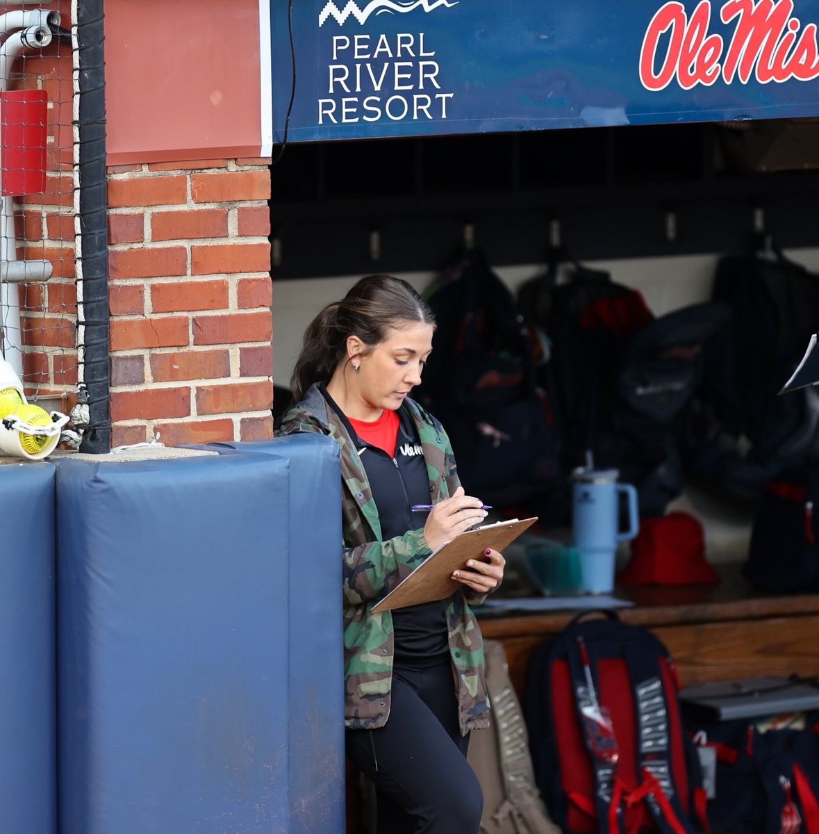 Please welcome our Pitching Coach: 𝐀𝐥𝐥𝐢𝐬𝐨𝐧 𝐑𝐚𝐠𝐞𝐫!

The West Virginia native comes home after her most recent stops with Athletes Unlimited and Ole Miss!

🔗: bit.ly/WelcomeCoachRa…

#WeAreMarshall
