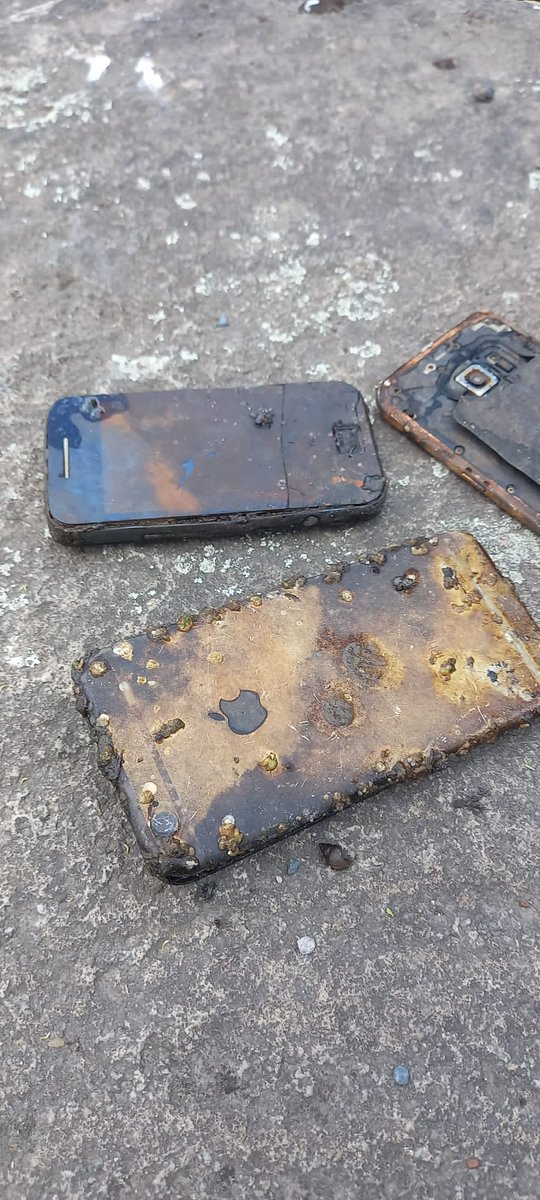 NWPoliceDivers's tweet photo. Some speculative searching today for some of the team along the Leeds/Liverpool Canal @MerseyPolice #policedivers #policesearch #lostbutnowfound #evidence https://t.co/ptprgRo7QX