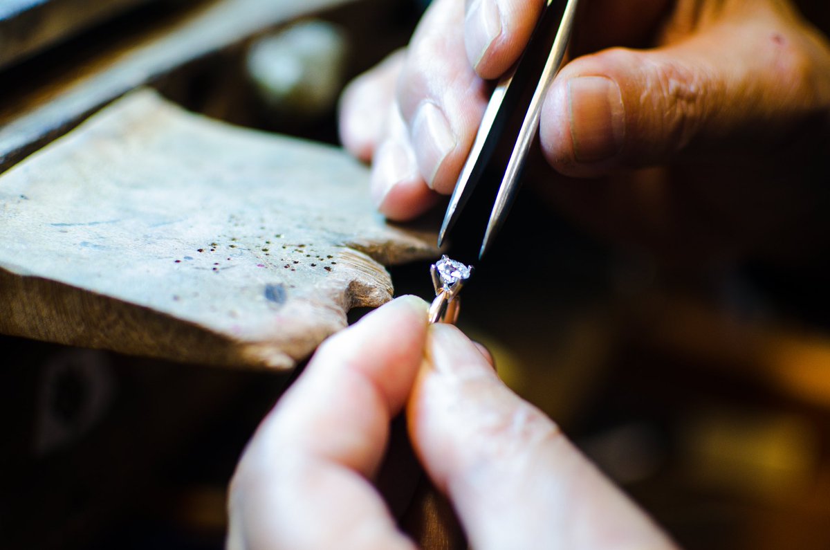 Your ring needs check-ups too! Sometimes prongs can loosen and the last thing you want is your diamond falling out 🫢

Add it to your to-do list to stop by Leo Alfred to get your rings checked and cleaned 💍🫧

#diamond #engagementring #jewelry #gold