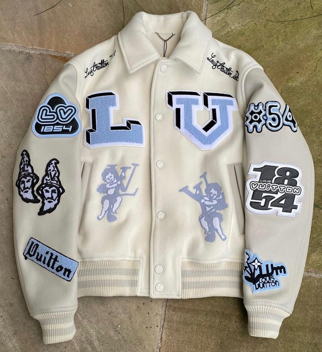 DesignerPlugZA's tweet image. Shop Louis Vuitton bugs bunny jacket