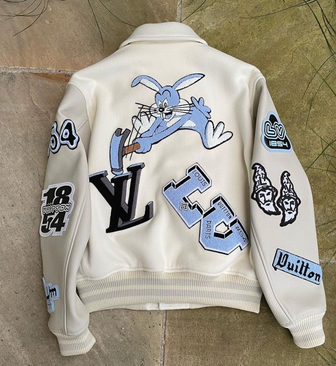DesignerPlugZA's tweet image. Shop Louis Vuitton bugs bunny jacket