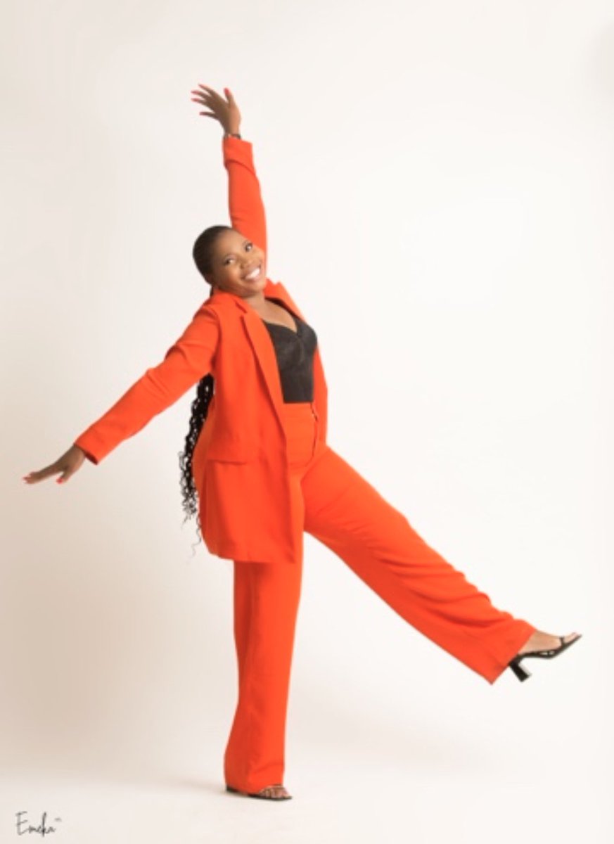 StartupwithBr's tweet photo. One Outfit! 4 different ways to wear it! I have wore this set a-least 15x in the last 1 year! This is what circularity implies; Utilize what you have in your wardrobe! Restyle them, switch it up or down! #circulareconomy #sustainablefashion #BarbieTheMovie https://t.co/RoIhhn0NOk