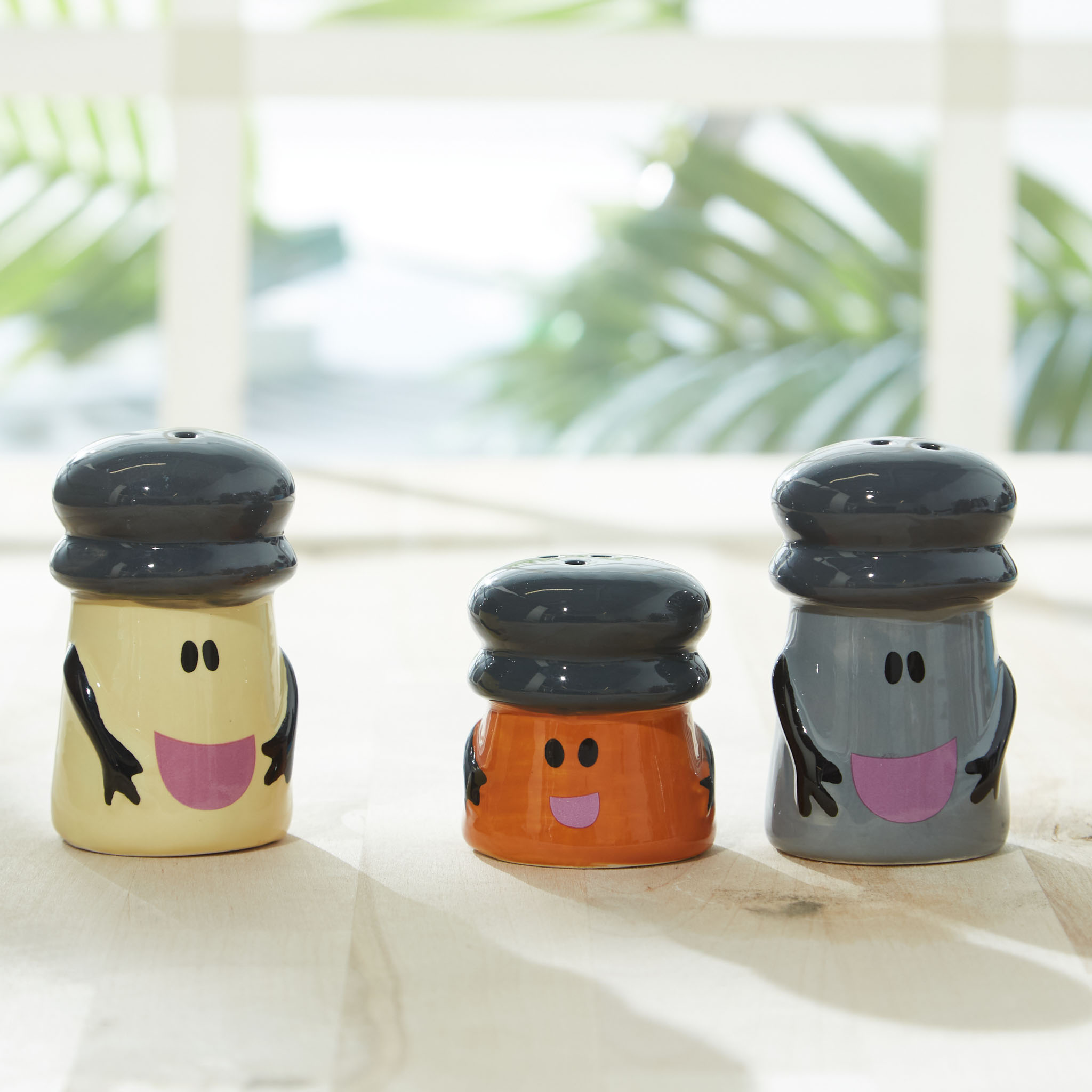 BoxLunch on X: The perfect addition to your kitchen 🧂💕 Shop our  exclusive #BluesClues Mr. Salt, Mrs. Pepper, & Paprika Shaker Set!    / X