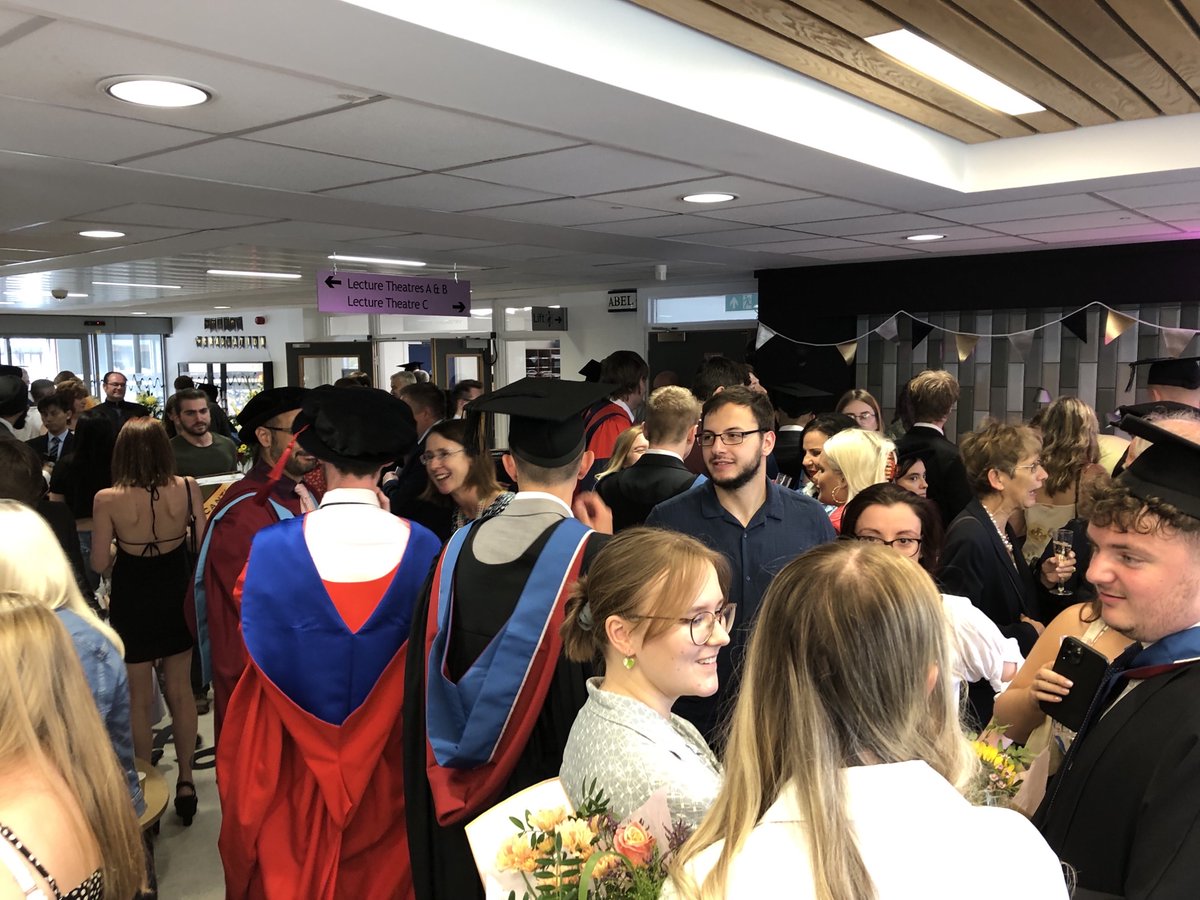 Huge congratulations to our wonderful Class of 2023! We are so proud of all of you and wish you all the best for the future! #LeicesterGrad 🎓👩‍🔬🧪