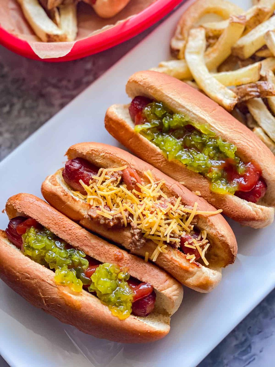 Happy National Hotdog Day! 🌭🌭🌭

What do you like on your dog? 🍽️

@oscarmayer 
#NationalHotdogDay