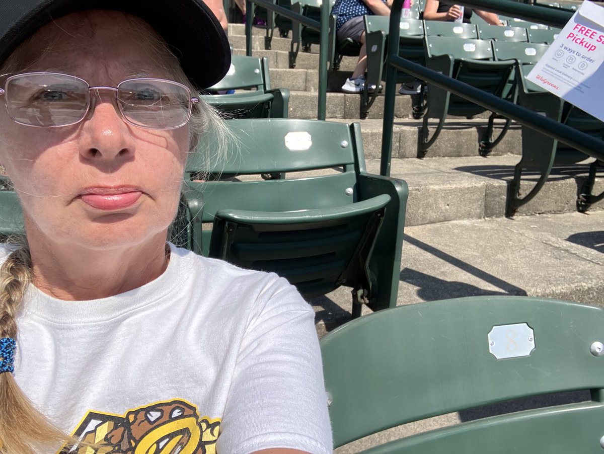 Floor_model's tweet photo. #rocthesummer #wheresDave https://t.co/LhtRZdwmWA