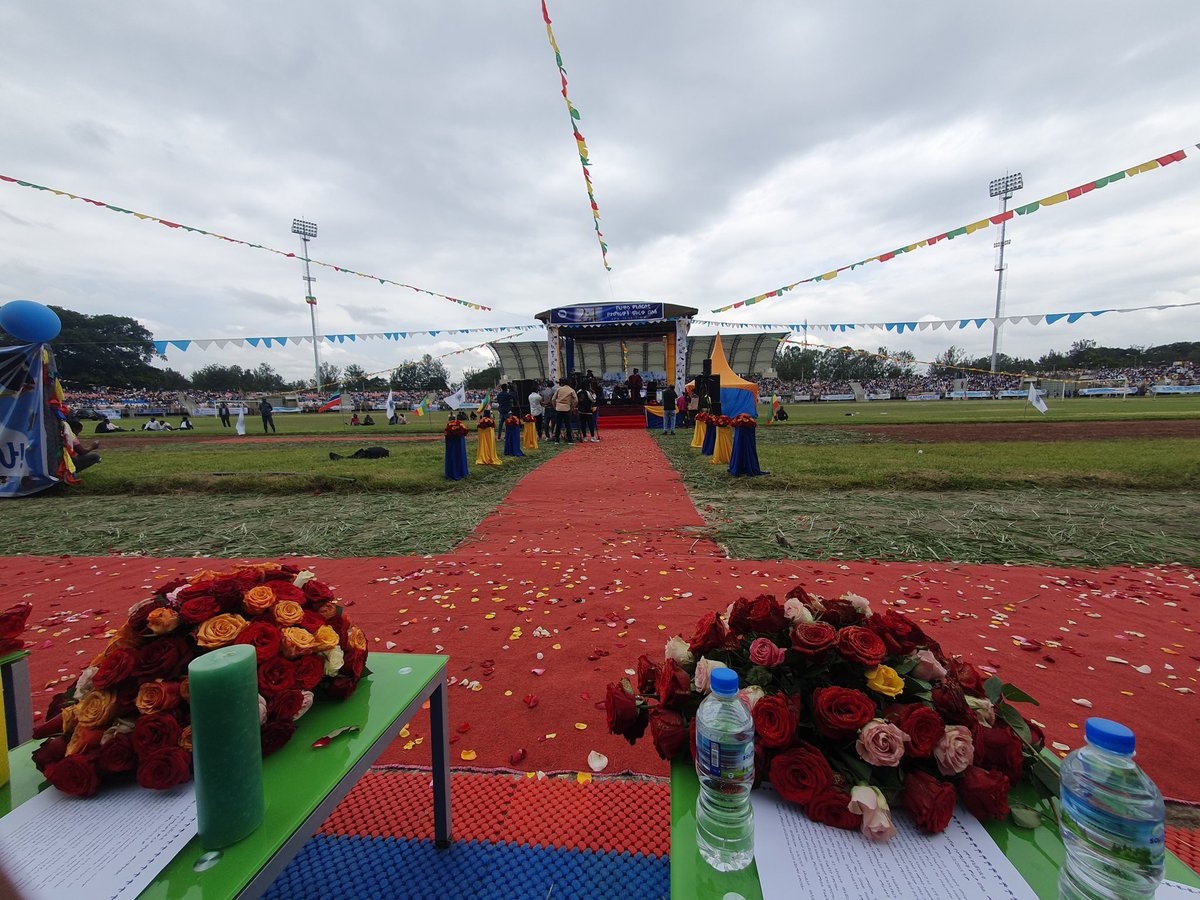 SolomonBenor's tweet photo. Congratulations to all Ethiopian HEI students who graduated today with various under- and post-graduate program. 
Happy to have attended Hawassa University's graduation ceremony; the university which I attended as undergraduate student, and served as a Lecturer years ago. https://t.co/y9Y9yZGcuc