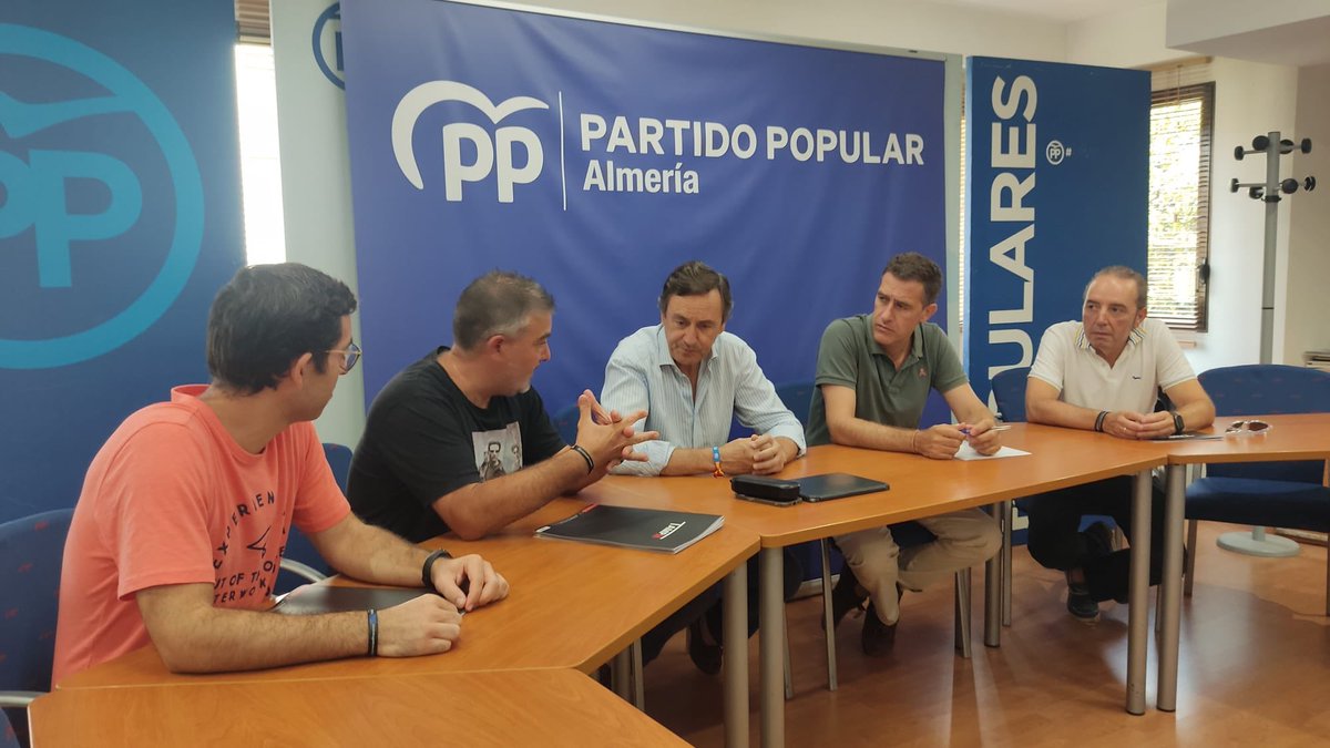 Tampm_Almeria's tweet photo. 🏴TAMPM, sindicato mayoritario en la prisión de Almería , ha mantenido hoy una reunión en la sede del partido popular con @Rafa_Hernando candidato al Congreso por #Almería y con @mcastellonPP ,candidato al Senado por #Almería @ppopular https://t.co/EwXt6SYXqt