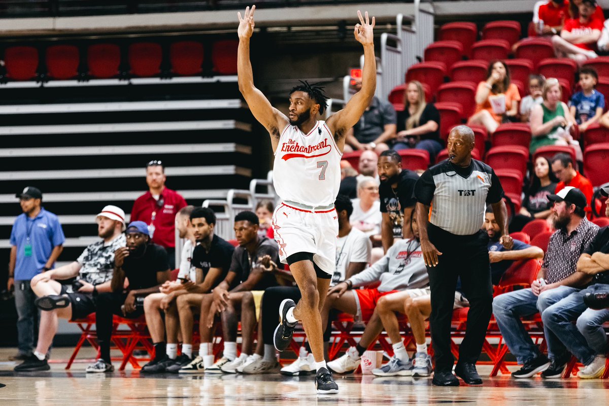 BristolFlyers's tweet photo. Just the EIGHTEEN rebounds last night for Christian Cunningham at @thetournament. 😮‍💨

📸 @Enchantment_TBT. https://t.co/1whGlKXV6u