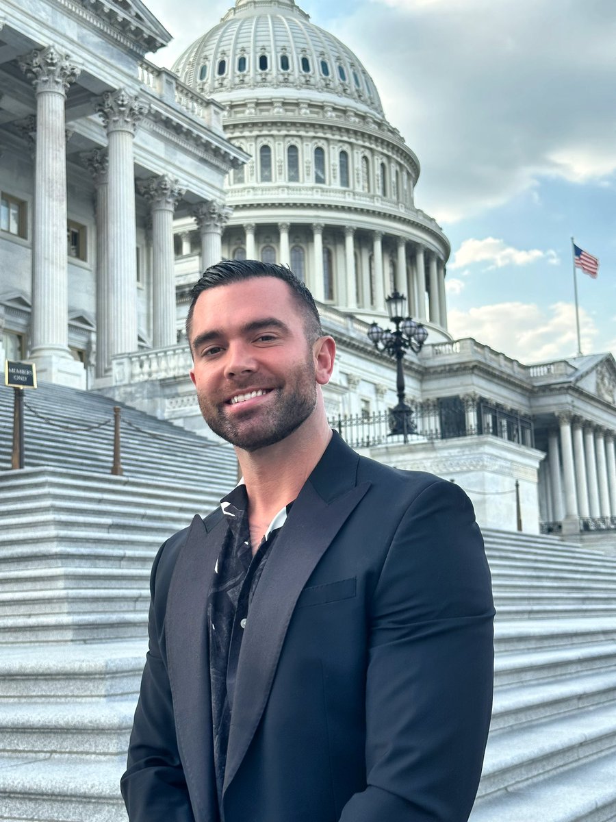 JayAllenMusic's tweet image. THE U.S. CAPITOL. Last night we made history as I performed the first ever concert inside these walls. In support of the powerful documentary “Unconditional” we raised awareness for caregivers in front of a sold out crowd of congressmen &amp;amp; media from around the country…
