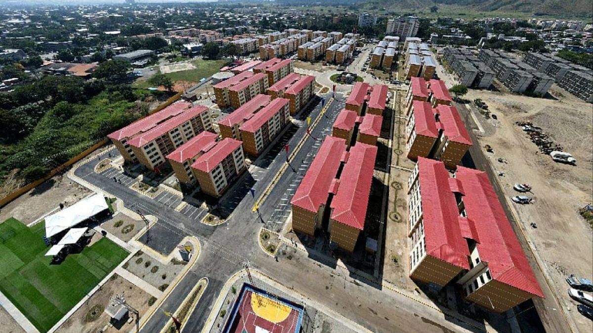 PartidoPSUV's tweet photo. Presidente Maduro sobre la GMVV: Juntos, como pueblo, lo estamos haciendo posible
https://t.co/hb2ESImr07
#VenezuelaCapitalDeLaPoesía https://t.co/JR11oAmeDV