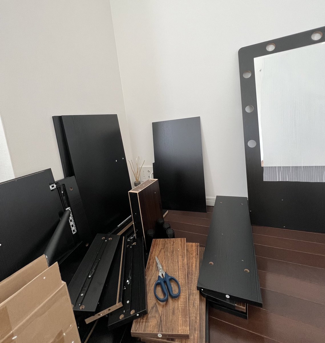 new dresser🩵🩵🩵
探し求めていた子を発見。。🥹
アメリカ🇺🇸からはるばる時間をかけて我が家🏠にやってきてくれました。

可愛くなれるように頑張るよ

まじ組み立て大変やった🥲
多分組み立ての天才😂 https://t.co/vtysomFfQ1