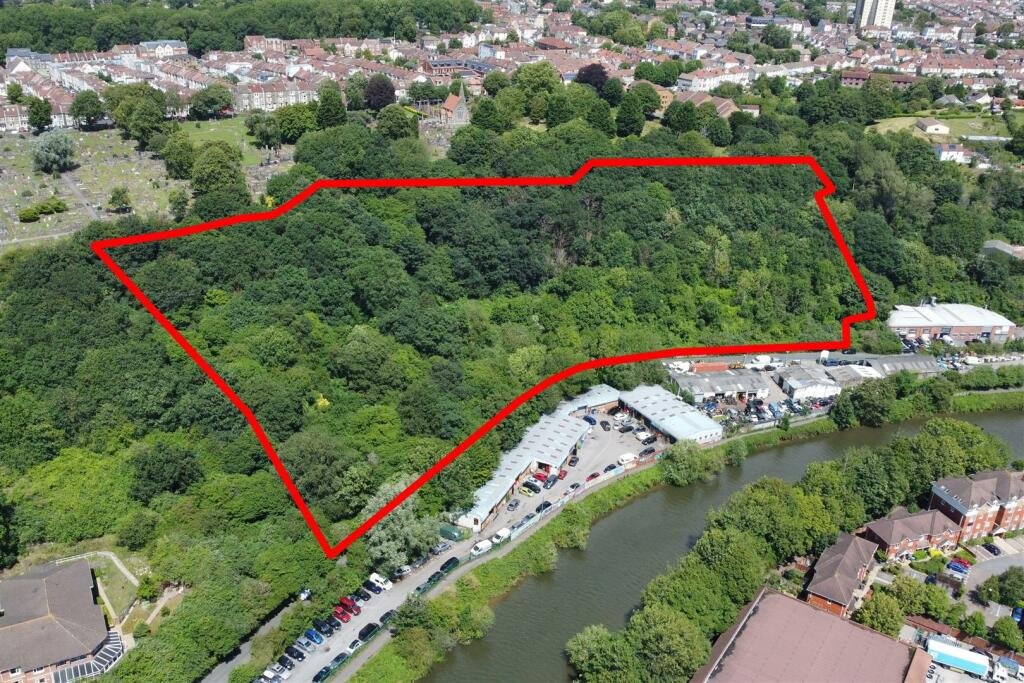 Scope for development? 😳
Hollis Morgan – SEPTEMBER LIVE ONLINE AUCTION – A Freehold 5 ACRE PARCEL OF MATURE WOODLAND with scope for RESIDENTIAL DEVELOPMENT subject to consents.
ADDRESS | Land North of Crews Hole Rd, BS5 8GG
rightmove.co.uk/properties/137…
<a href="/nicolabeech/">Nicola Beech</a> <a href="/BristolTreeFora/">Bristol Tree Forum 🍃💚🍃</a>