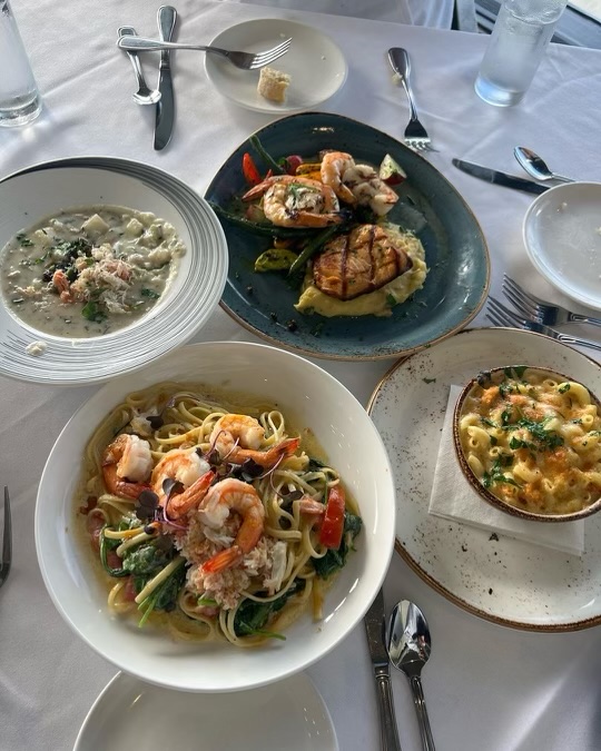 It's time to get together with friends and family over dinner.

#foodiesofsf #sffoodie #bayareafoodie #bayareafood #sfeats #berkeleyca #berkeleymarina #bayareaeats #bayarea #berkeleyeats
