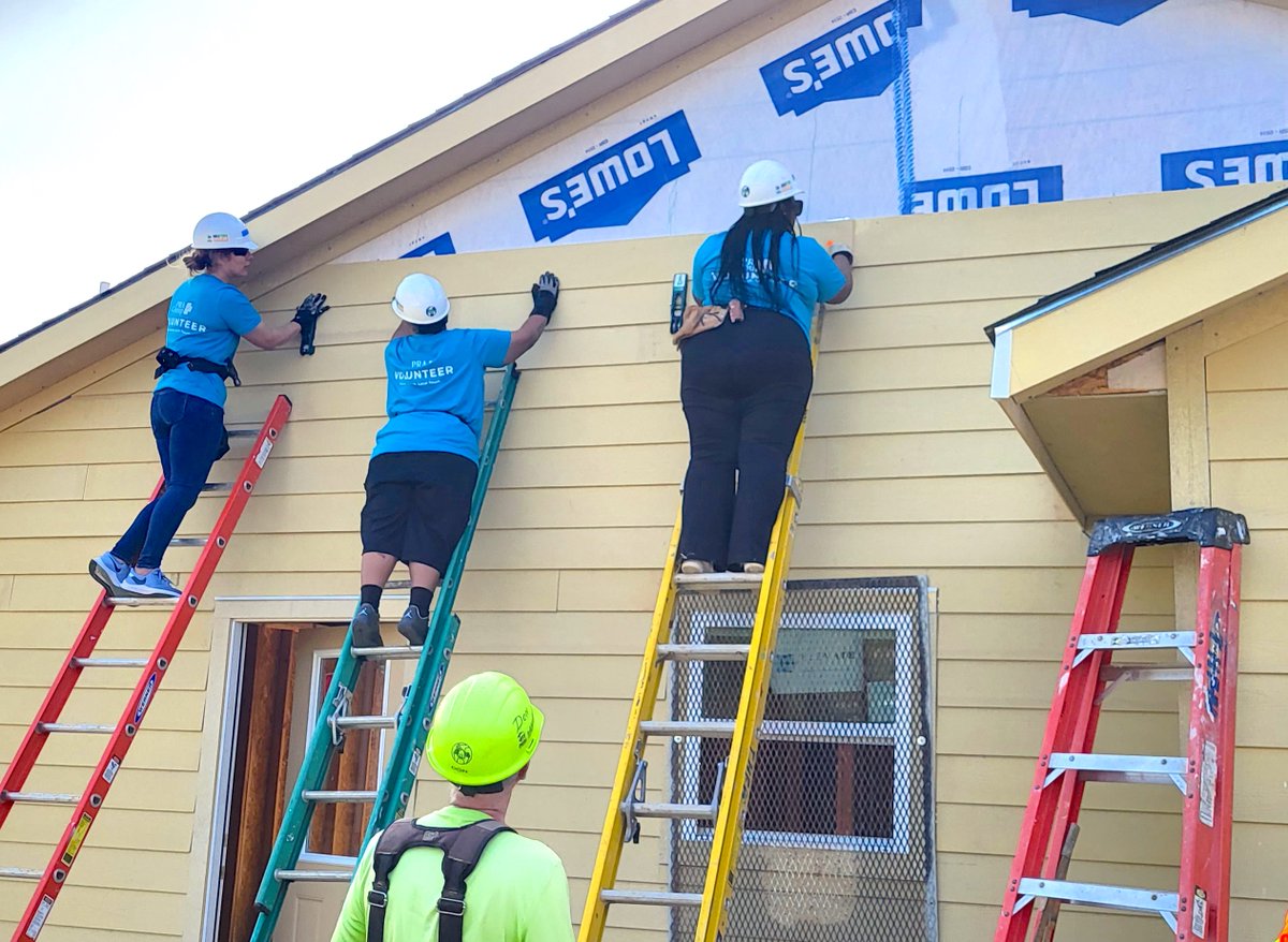 PRAGroupInc's tweet photo. Building the future by fixing the present ๐ท
Employees from our office in #NorthRichlandHillsTX volunteered in a home restoration project with @TrinityHabitat. Thanks to our generous staff who are always looking for ways to improve their community!
#PRACares ๐๐๐ #H4H https://t.co/KHB6LM9qmp