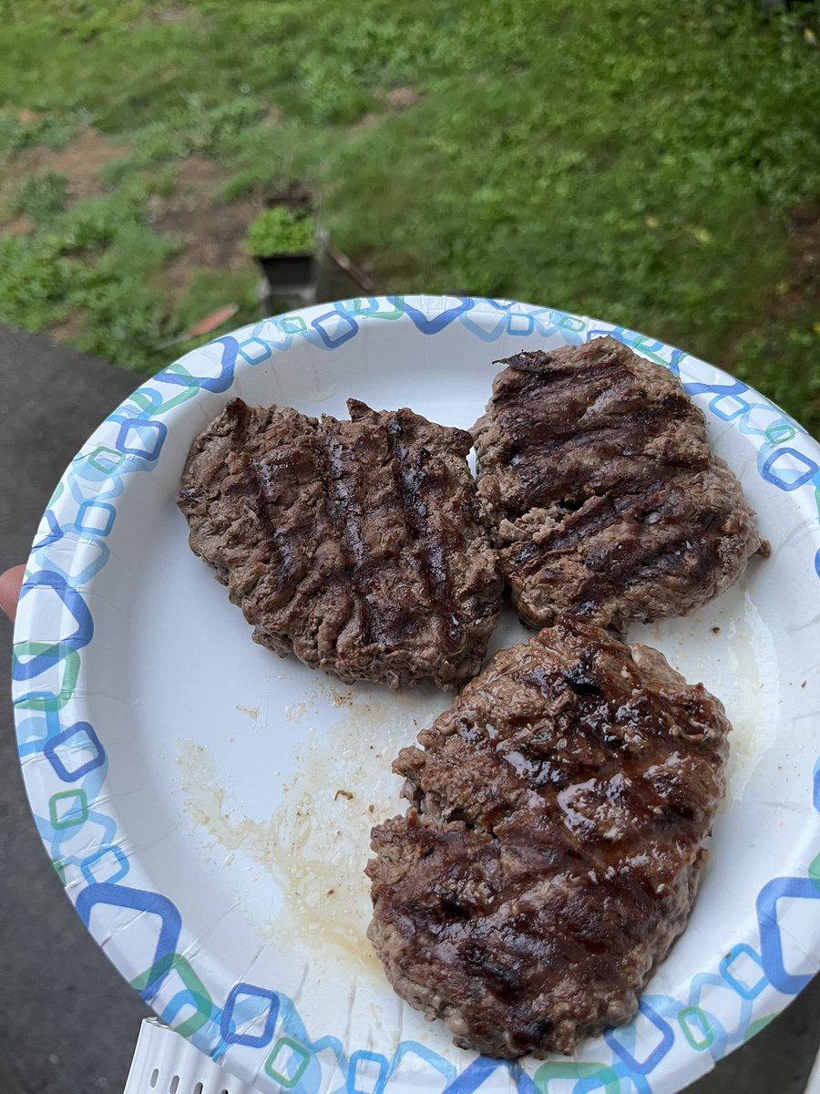 TonyAleshire's tweet photo. Touch some grass and enjoy the summer while it lasts 🍔🍔🍔😤😤
#BadDogsDaysOfBBQ #BadNotBored https://t.co/wDTJZu5Jgc