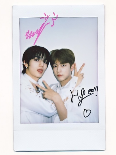 topicool_jp's tweet photo. 【#トピクル】
#FANTASYBOYS の #ソンミン(#홍성민) #ヒョンテ(#오현태) コンビのサイン入りチェキを1人にプレゼント📸応募者はこの投稿をRTし当アカウントをフォロー🎁28日正午まで✨ #少年ファンタジー #판타지보이즈
取材記事や各メンバーのソロショットもチェック↓👀
https://t.co/Q23TxH0exG https://t.co/wANNQnMbHL