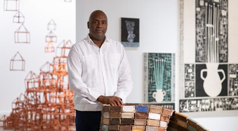 Hasta Puerto del Rosario, en I. Canarias, llega la muestra "La Oscuridad fue el Principio", de Roberto Diago. Recreación, 40 piezas recrean, desde la poética del artista cubano, el extraordinario legado del llamado continente negro al patrimonio universal.
#CubaEsCultura