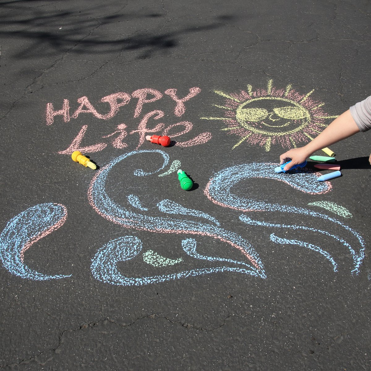 BazicProducts's tweet photo. Embrace Summer Vibes with Sidewalk Chalk! ๐๐จโจUnleash your creativity and join the colorful fun. From hopscotch to vibrant murals, let's turn sidewalks into art! #SidewalkChalkFun #SummerCreativity #SummerFun #BazicProducts #EverydayEssentials #Artsandcrafts https://t.co/yhGljz3eYe