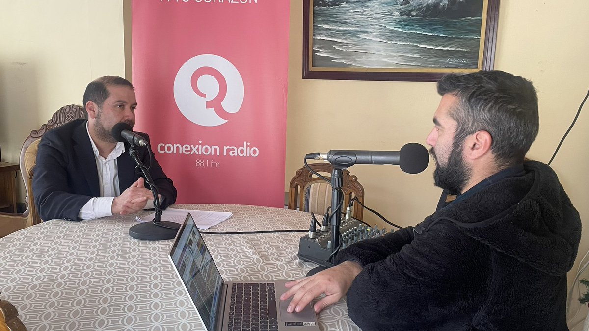 SENCECoquimbo's tweet photo. ✅Seguimos difundiendo nuestros subsidios y programas en #LosVilos, esta vez estamos en radio 📻 #Conexion, entregando información sobre subsidios al empleo joven, bono al trabajo de la mujer, incentivos para empleadores, así como también nuestros cursos #DespegaMipe 🚀👌🏼. https://t.co/AuhLqrZM29