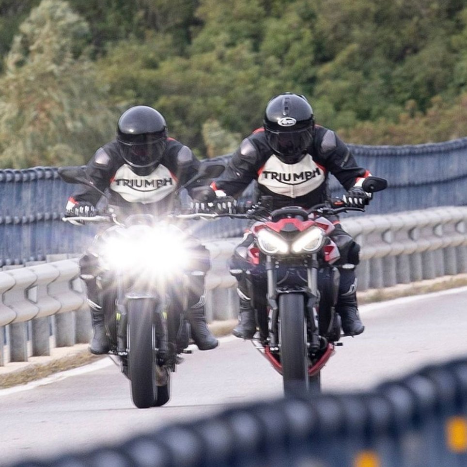 TriumphPortugal's tweet photo. Apenas os nossos técnicos com formação conhecem a sua Triumph por dentro e por fora. Ao escolher o nosso Serviço, saberá que apenas usamos Peças Genuínas Triumph serão usadas. Todas as atualizações de software também serão efectuadas, maximizando o desempenho da sua moto. https://t.co/PwBNHBOjpE