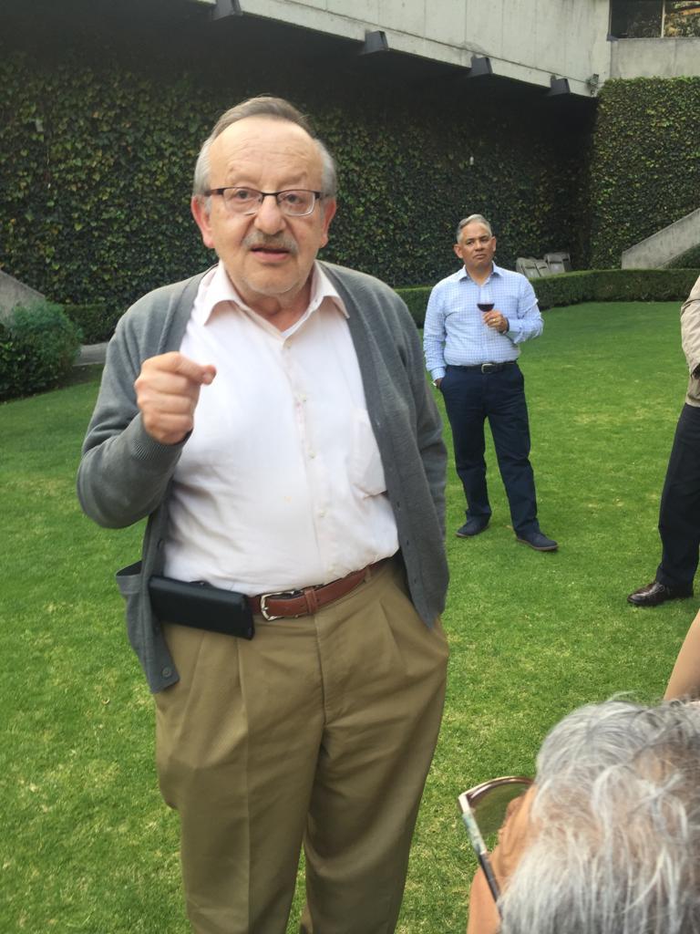 Se nos adelantó camino al Cielo un gran hombre, jurista, académico, pero sobre un hombre bueno y gran amigo, el Dr. Roberto Ibañez Mariel quien dirigiera por muchos la Facultad de Derecho de la <a href="/UPMexico/">Universidad Panamericana Ciudad de México</a> ¡Gracias por todo querido Roberto!