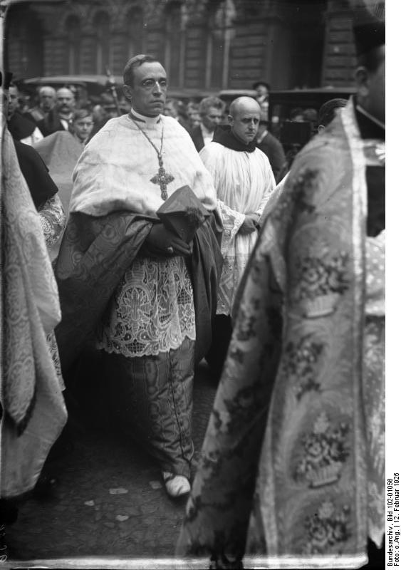 studistorici's tweet image. ⚠️Attenzione! È da pochissimo online l'ultimo post della nostra rubrica #ControVersa! ⤵️

Vi parliamo di "PIO XII PAPA NERO / PAPA ROSSO"

#PioXII #Papa #Vaticano #Vatican #PapaNeroPapaRosso #storia