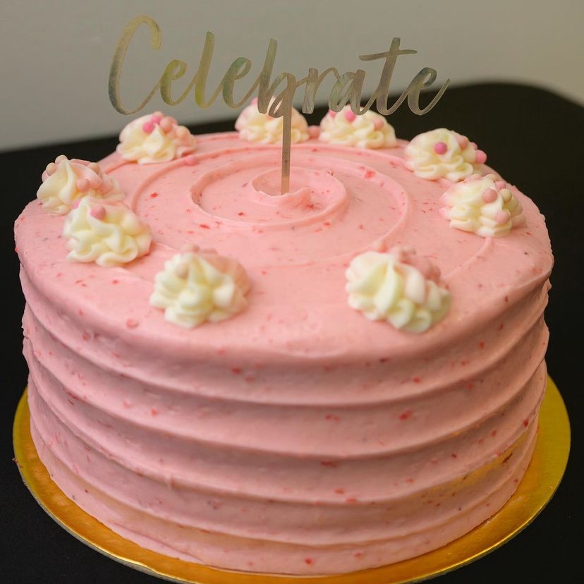 Whatever you are celebrating, a cake from Dessert Gallery is sure to make it extra special. 😉 🎂 Order online for your next celebration today!

📷 : drcecedpt (Instagram User)
