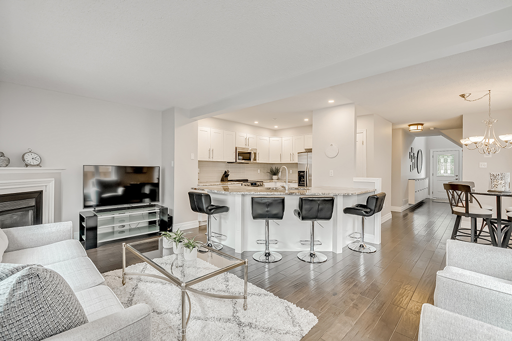 TheKuchmaTeam's tweet photo. Step into luxury and comfort in this semi-detached gem! This stunning 3-bedroom, 2-full/2-half bath semi-detached home with incredible curb appeal in coveted Waterdown! Open house: Sunday, July 23rd 2-4pm! 142 Chudleigh Street is offered at $989,000!
.
#thekuchmateam #realestate https://t.co/laaklHGDbz