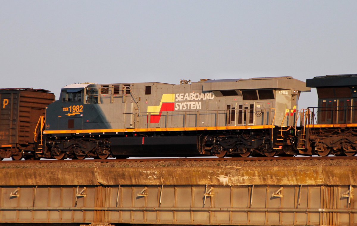 RFPProductions's tweet photo. Golden Hour...
We were lucky enough to check our 3rd of the 3 active CSX Heritage Units off the list this morning! Can't wait to see what others will be released in the coming weeks and months!
#csx
#heritageunit https://t.co/ugznaOyVZC