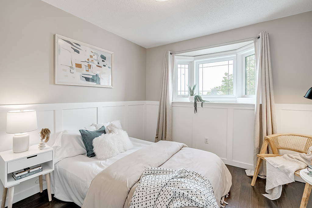 TheKuchmaTeam's tweet photo. Step into luxury and comfort in this semi-detached gem! This stunning 3-bedroom, 2-full/2-half bath semi-detached home with incredible curb appeal in coveted Waterdown! Open house: Sunday, July 23rd 2-4pm! 142 Chudleigh Street is offered at $989,000!
.
#thekuchmateam #realestate https://t.co/laaklHGDbz