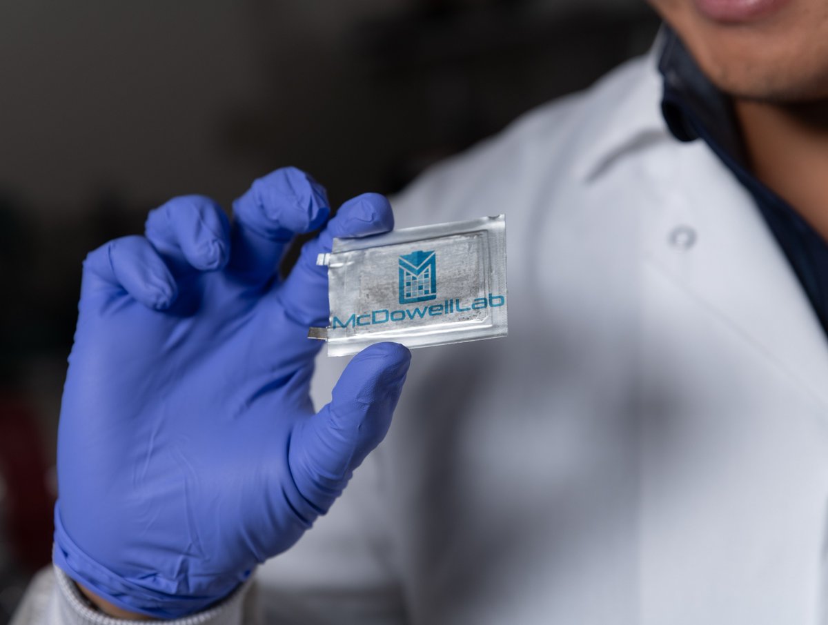 Georgia Tech College of Engineering (@gatechengineers) on Twitter photo An old idea is getting new life thanks to battery researchers <a href="/GeorgiaTech/">Georgia Tech</a> who’ve found a way to use aluminum to create solid-state batteries. How their work could lead to safer, cheaper, more powerful Li-ion batteries: b.gatech.edu/3NZE0n0 🐝🔋 An old idea is getting new life thanks to battery researchers <a href="/GeorgiaTech/">Georgia Tech</a> who’ve found a way to use aluminum to create solid-state batteries. How their work could lead to safer, cheaper, more powerful Li-ion batteries: b.gatech.edu/3NZE0n0 🐝🔋