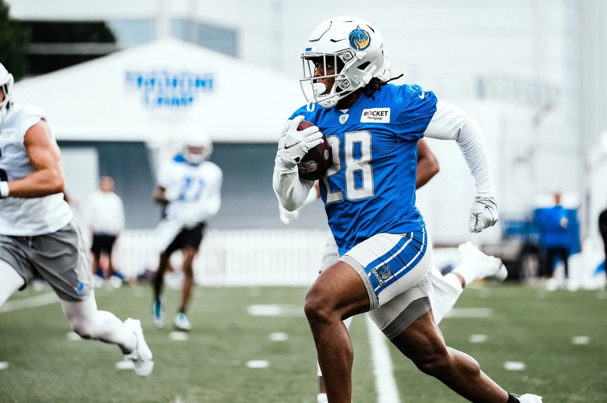 Training camp is heating up! Daryll Bullock (#28), our star cornerback, is displaying exceptional coverage skills and a knack for making timely interceptions. The SFL's opposing QBs will think twice before throwing in DB's direction in Season 21! 🚫🔒 #DragonsNation #SFL