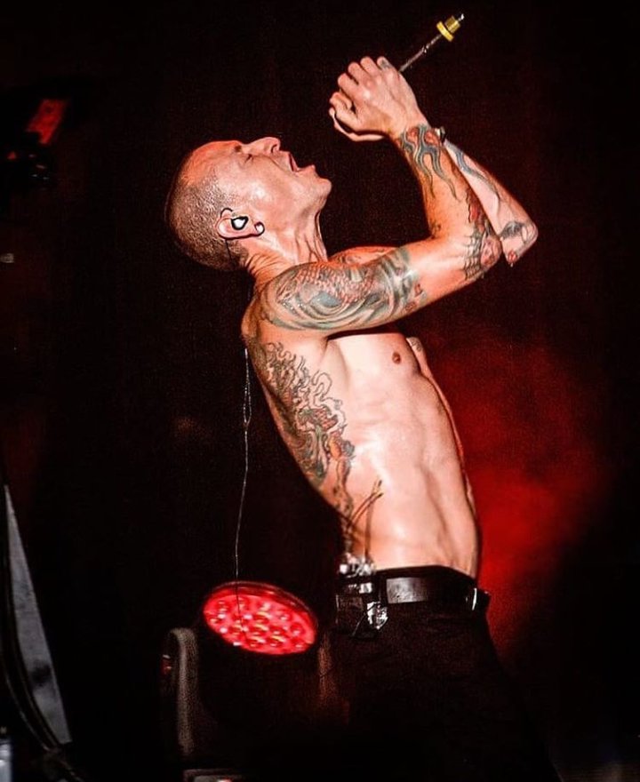 kw2014123's tweet photo. Love and miss you Chester. ❤🤘💔

#ChesterBennington 
#LinkinPark 
#MakeChesterProud
#FuckDepression
#GreyDaze
#DeadBySunrise https://t.co/ItRTWfySj5