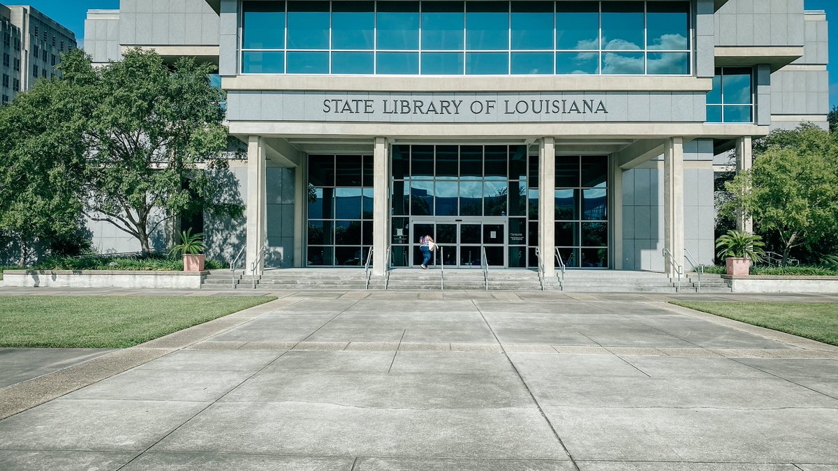 Y’all, I am at the State Library of Louisiana in Baton Rouge for the @louislibraries Systems Administrators Meeting! My first visit.