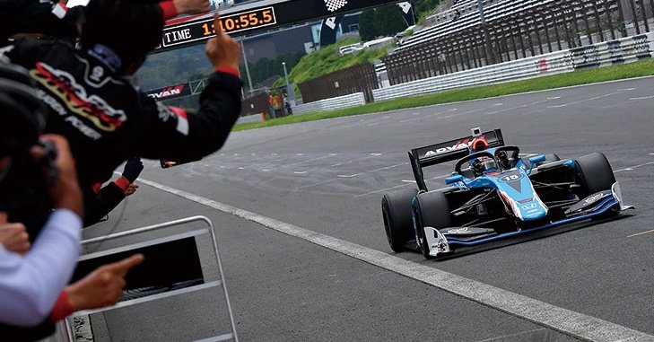 SFttXbox's tweet photo. Resultados da corrida 1 em Suzuka:

Vencedor: @AqueleGNF 
P2 @Williams__fan 
P3 @Mano37Beck 
P4 @Theus_SPFC 
P5 @xanddybrasil07 
P6 @barret_gui 
P7 @the_raphtace https://t.co/FAzIW4IQMy
